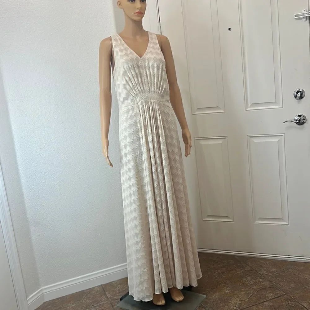 Anne Klein Dress Sz 4 V Neck Sleeveless Ivory Pleated Sheer Lined Maxi